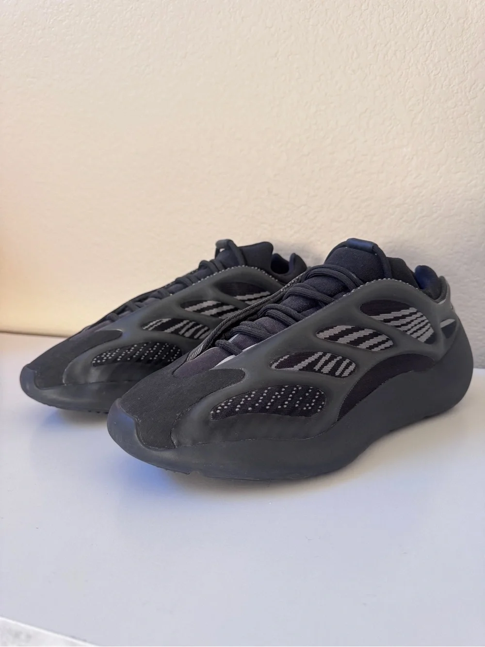 Adidas Yeezy 700 V3 Dark Glow Mens Size 11 Sneakers Athletic Shoes